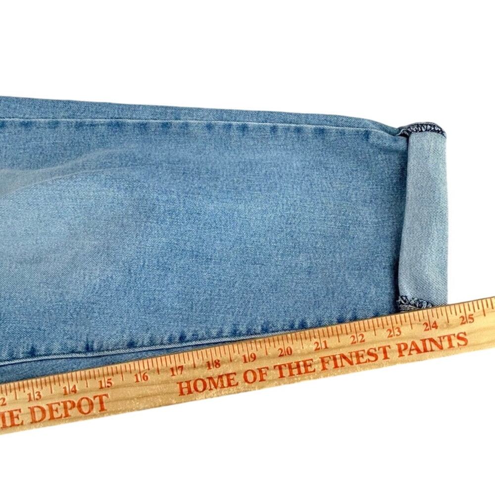 Levi's Light Wash Distressed Ankle High Waisted Mom Jean Size 20W - Picture 4 of 7